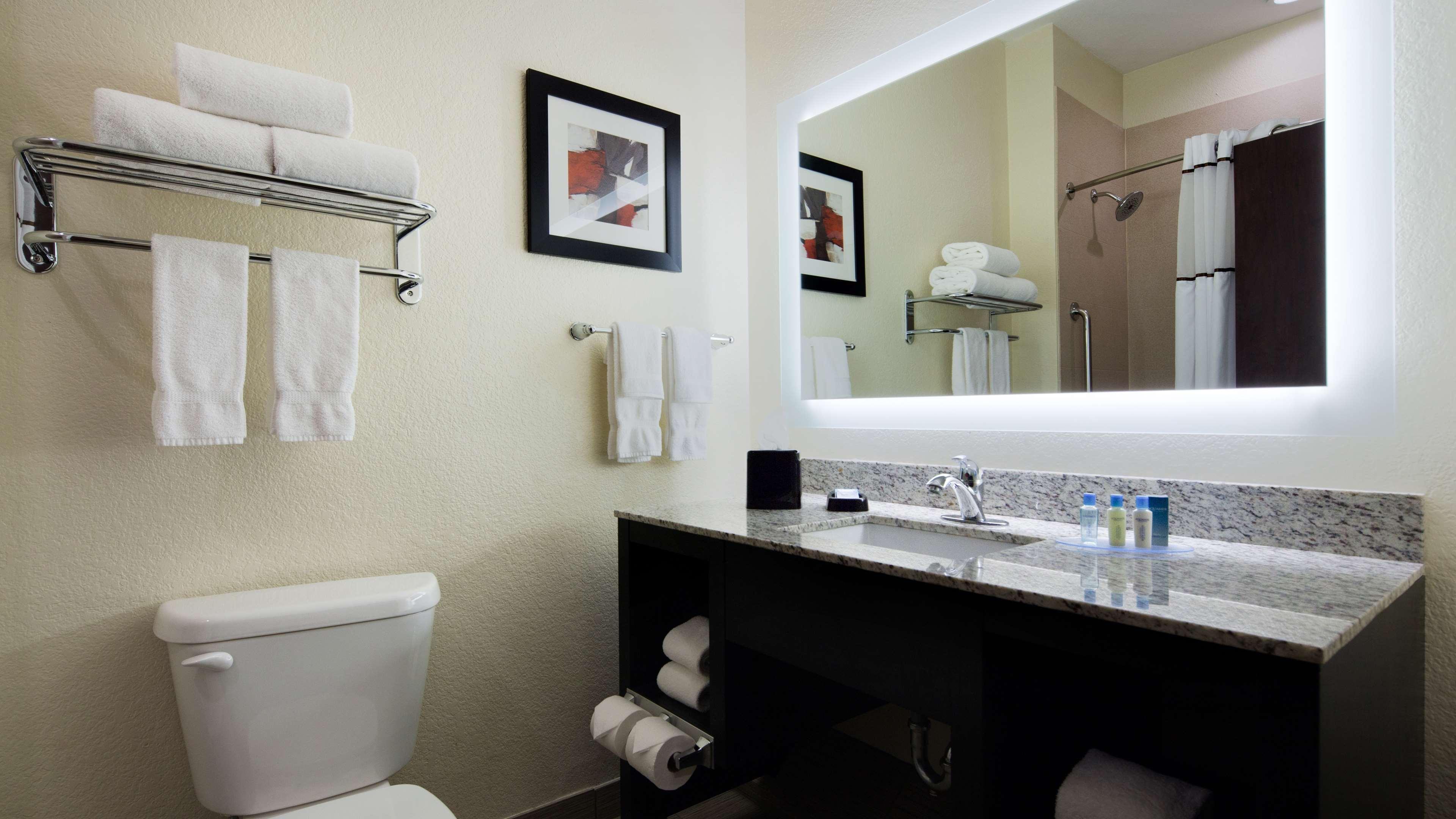 Best Western Plus Fairview Inn & Suites Екстериор снимка