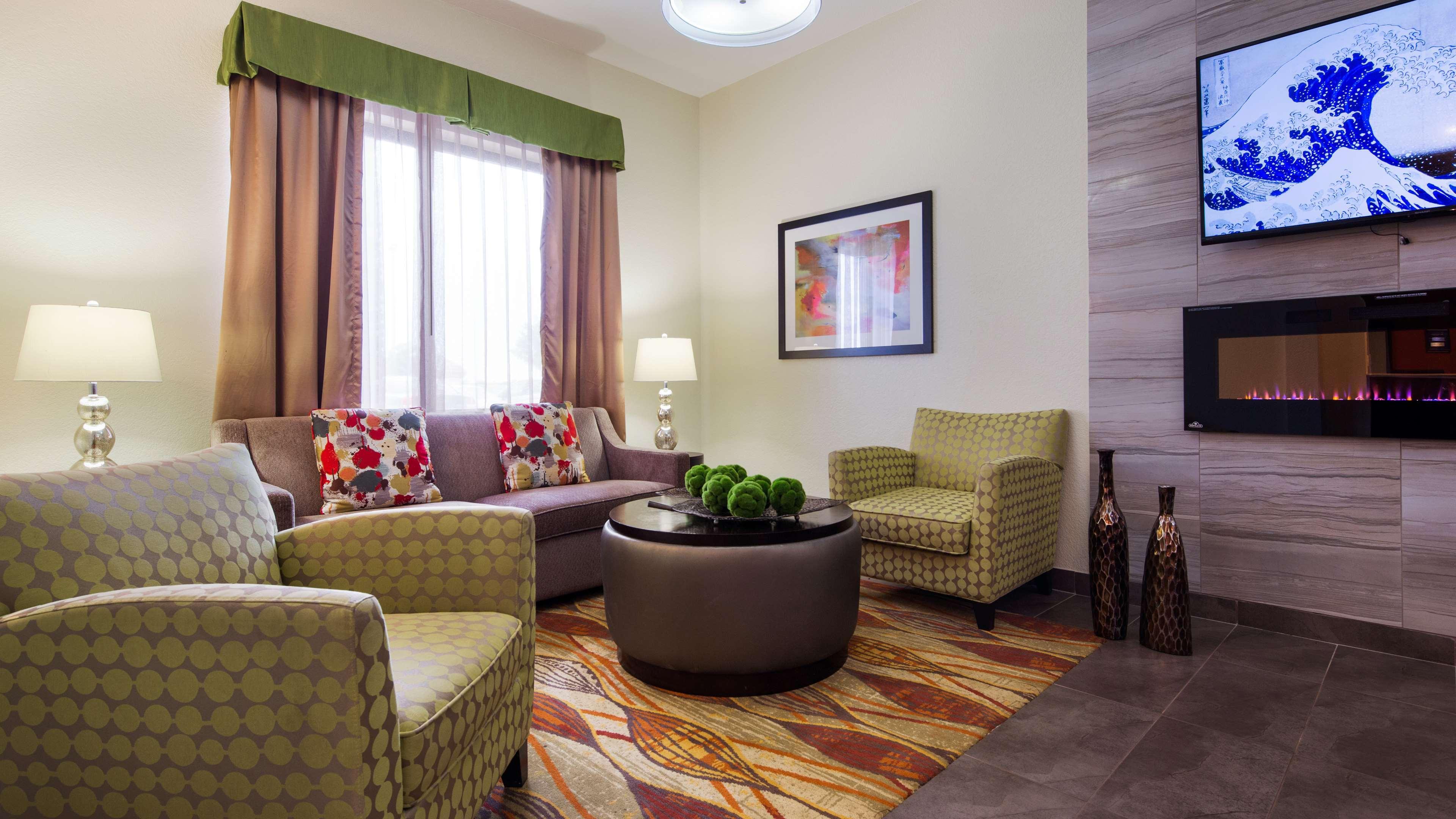 Best Western Plus Fairview Inn & Suites Екстериор снимка