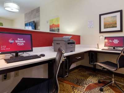 Best Western Plus Fairview Inn & Suites Екстериор снимка